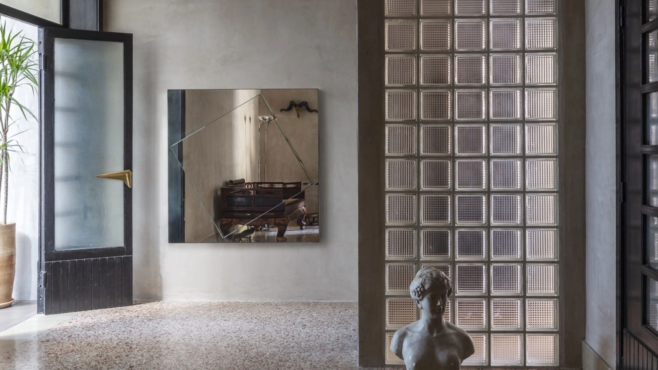 Mogg Layers Mirror