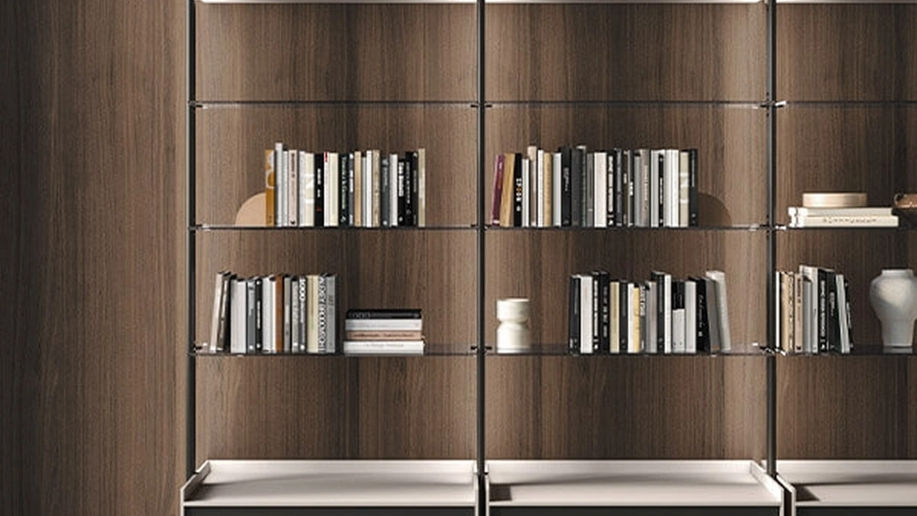 Vertical bookcase in aluminum and glass by Arrital