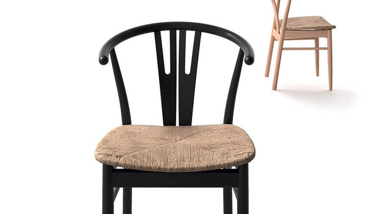 Queeny chair in black or natural lacquered beech by Arrital
