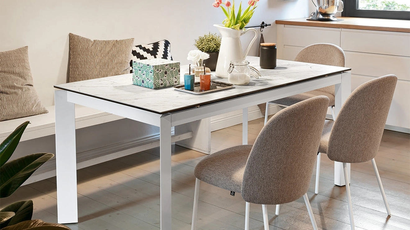 Baron extendable dining table by Connubia