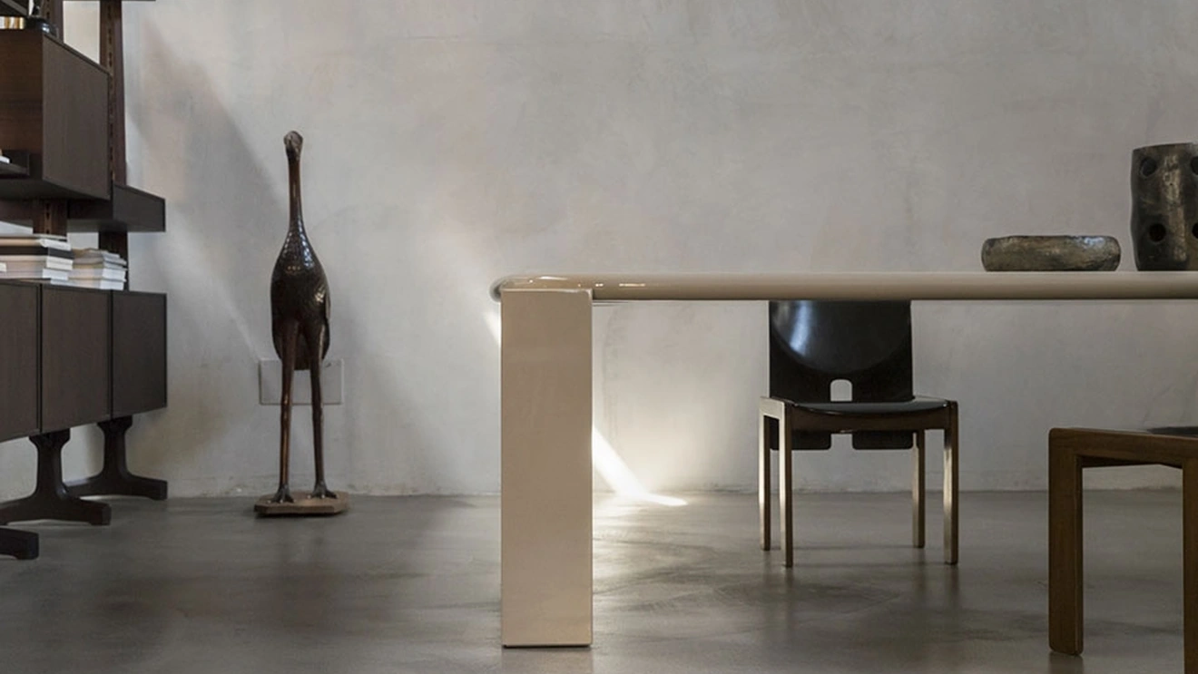 Hero Table with glossy lacquer by Mogg