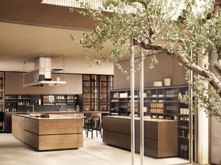 Design Kitchen in Canaletto Walnut and Calacatta Marble with Poliform Artex Island