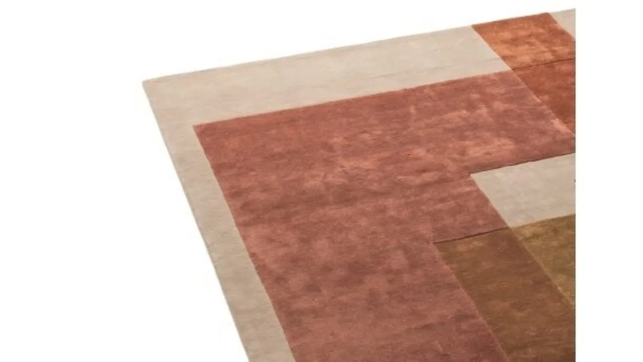 Overlap carpet by Ditre Italia.