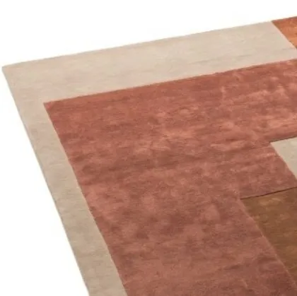 Overlap carpet by Ditre Italia.