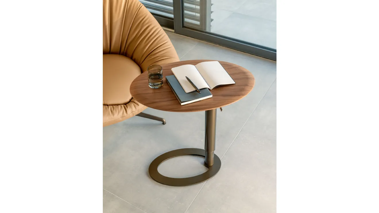 Adjustable height Tek coffee table with wooden top by Riflessi.