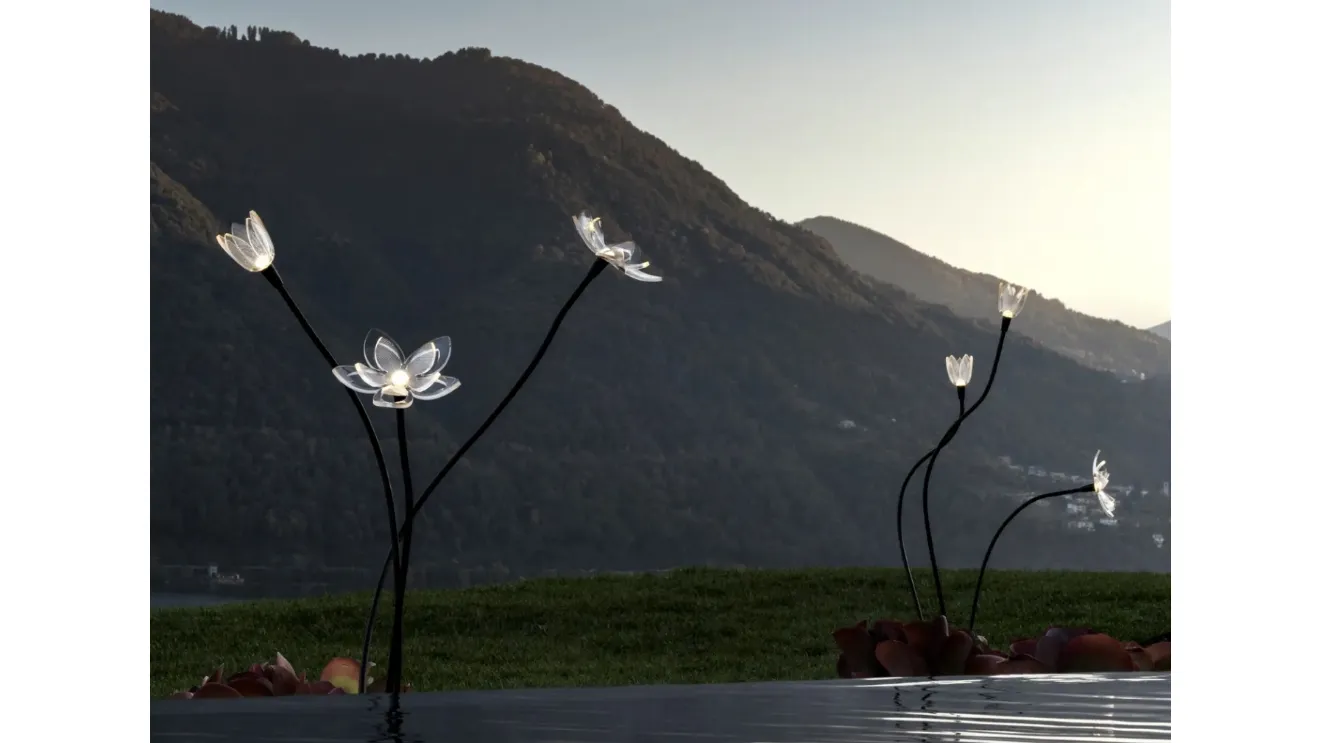 Outdoor Blum Flower metal and PVC lamp by Linea Light.