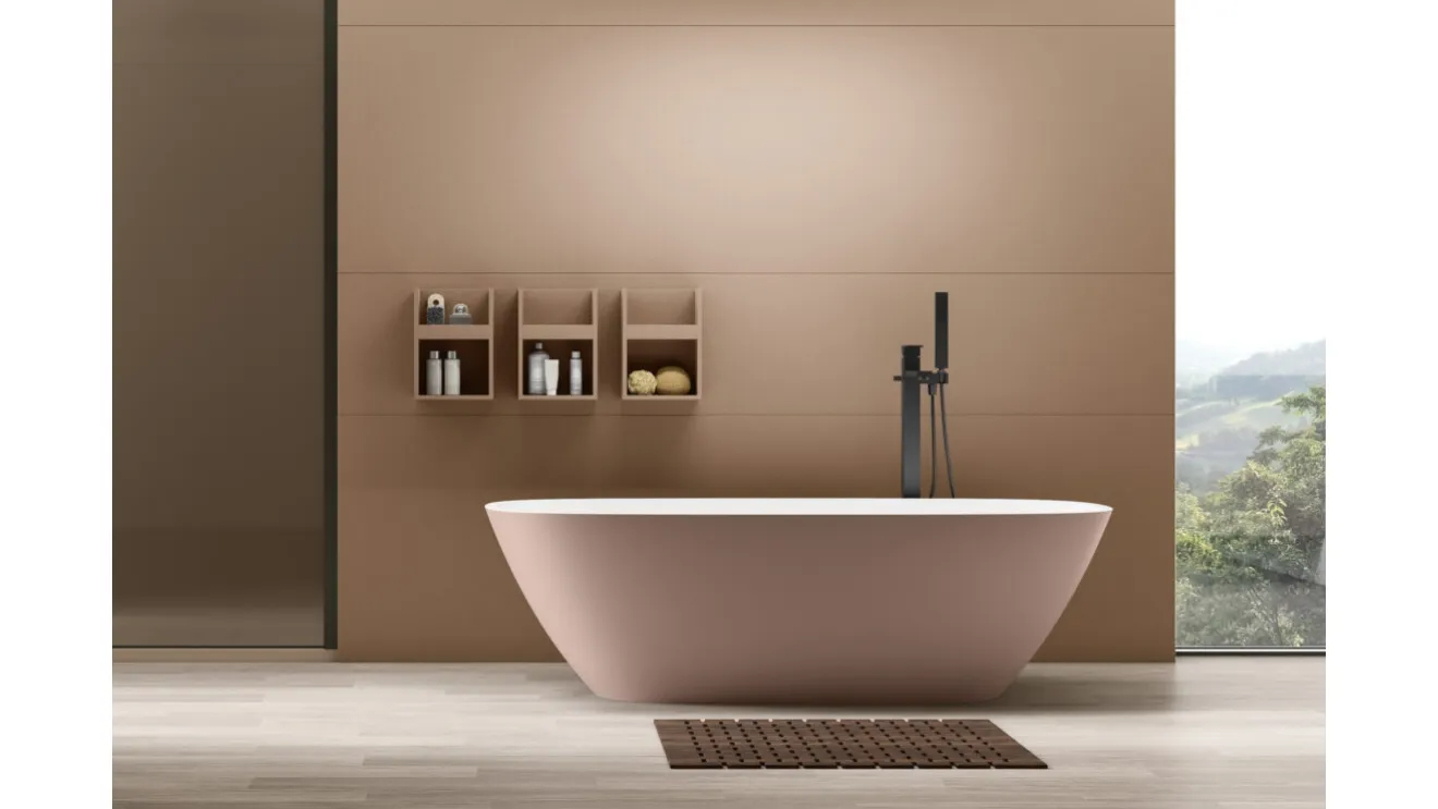 Freestanding bathtub in Arcom shape.
