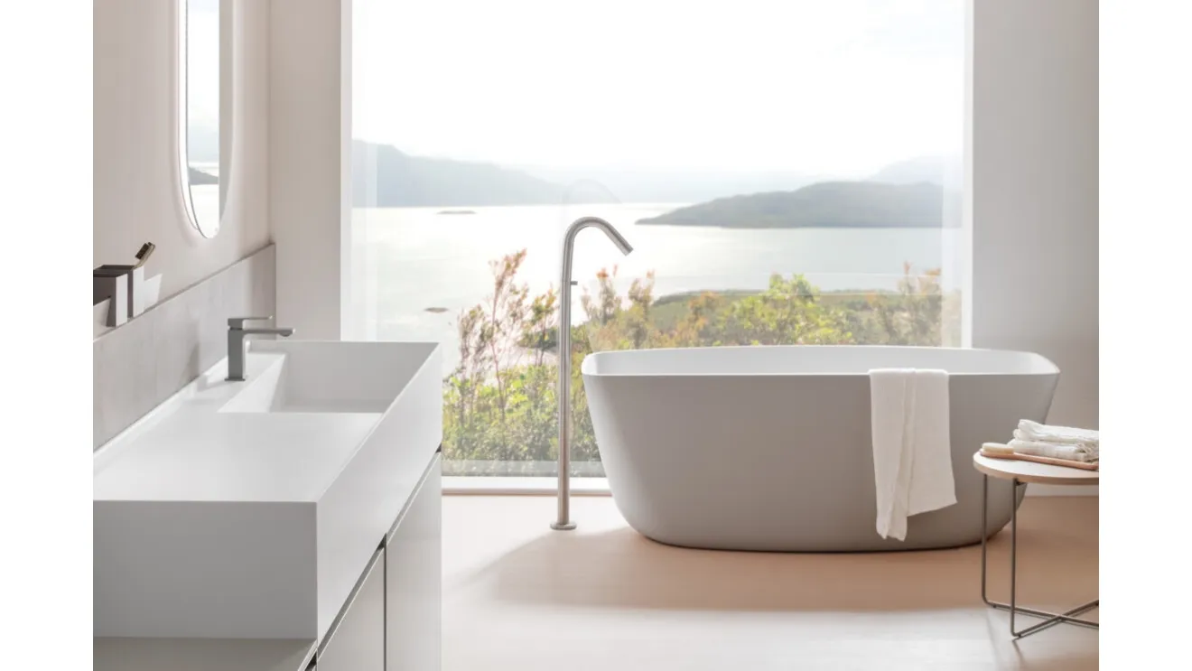 Victoria freestanding bathtub by Arcom.