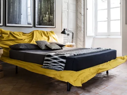 Design bed with crumpled effect Big Hug by Mogg