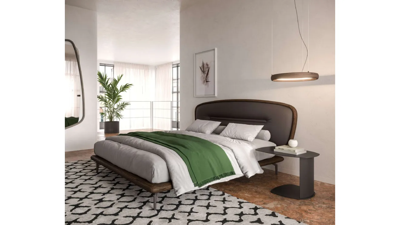 Leather bed Romance by Ozzio