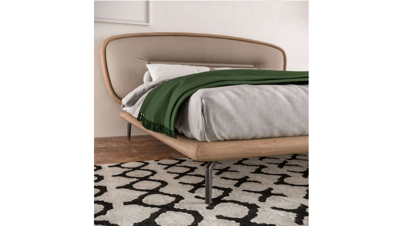 Leather Romance bed by Ozzio