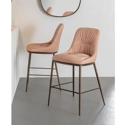 Chic Saddle Stool in Nubuck Leather by Riflessi