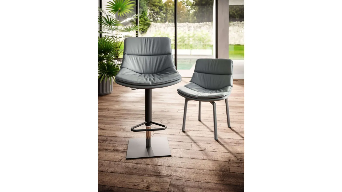 Leather stool Noa by Ozzio.