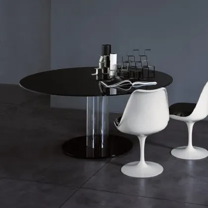 Round Hub table by Glas Italia.