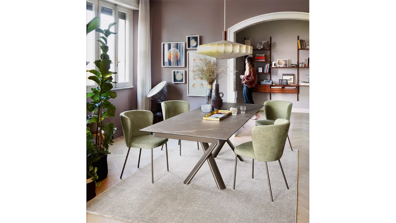 Extendable Master table by Connubia.