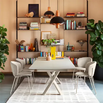 Extendable Master table by Connubia.