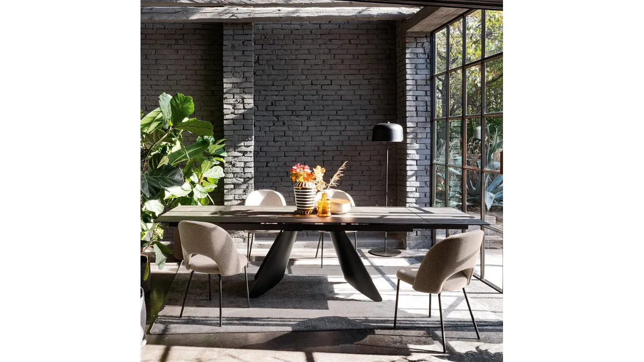 Extendable Orion dining table in ceramic by Connubia