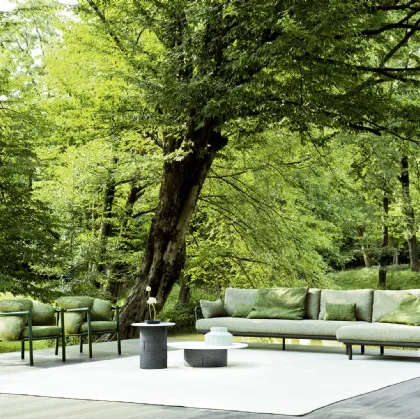 Allegra outdoor lounge in aluminum and Varaschin fabric.