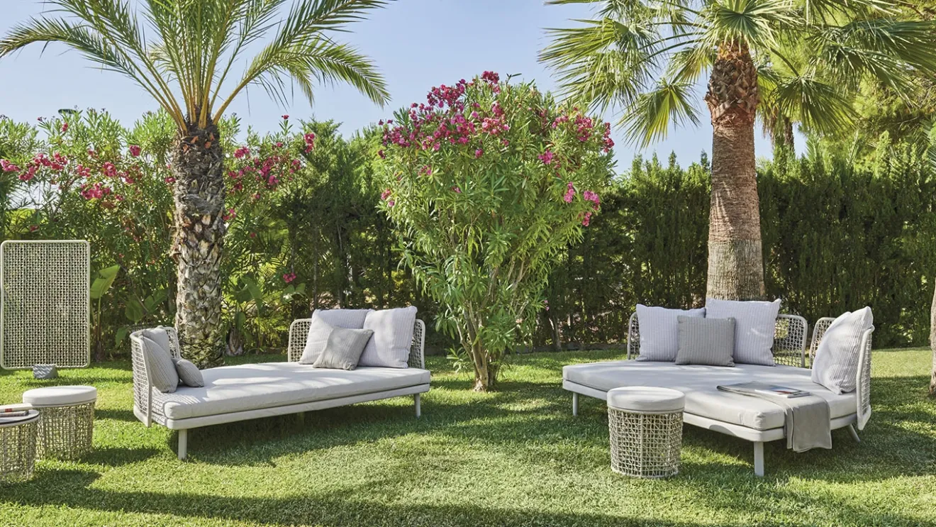 Emma Daybed Compact sofa in woven fiber by Varaschin