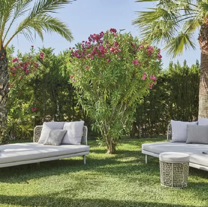 Emma Daybed Compact sofa in woven fiber by Varaschin