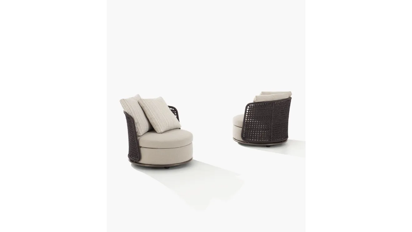 Soori Day armchair by Poliform.